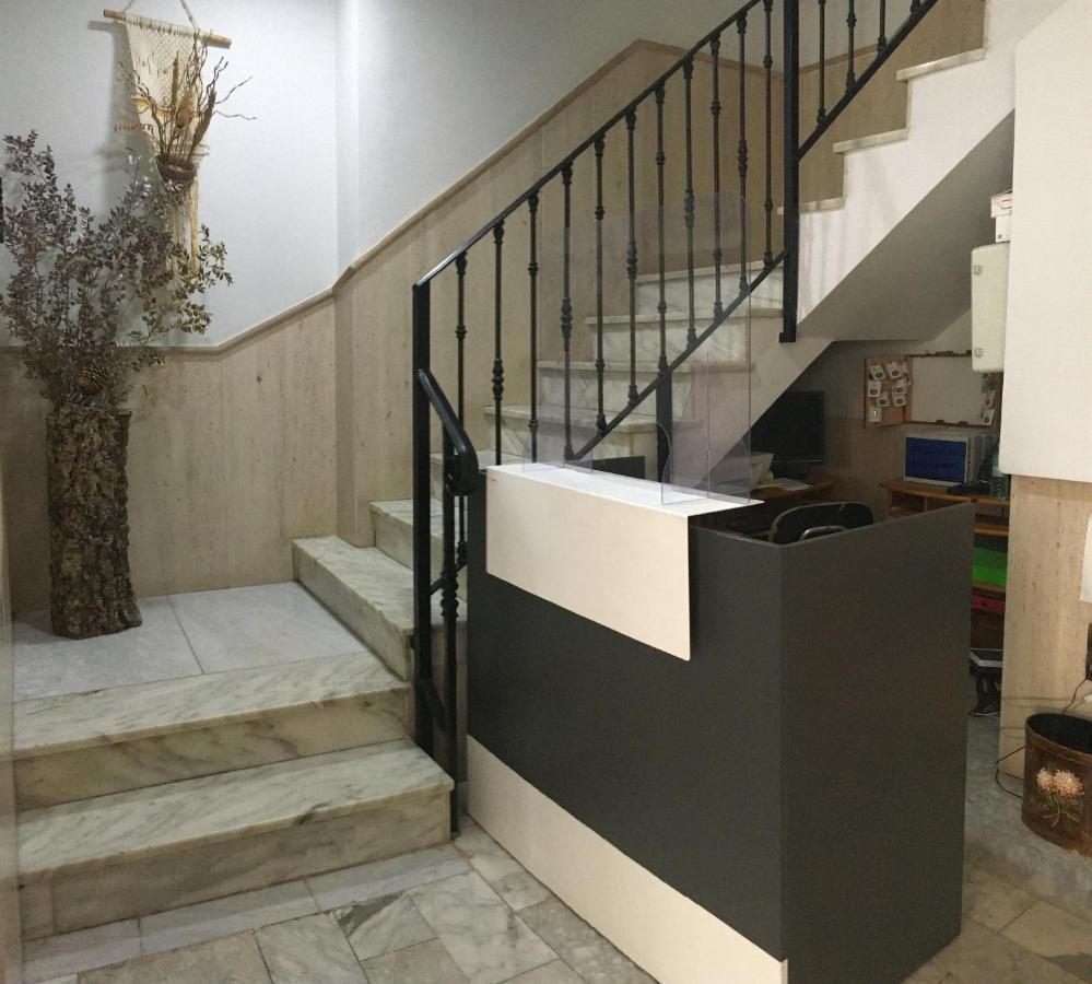 Hotel Delphos Moraleja Bagian luar foto