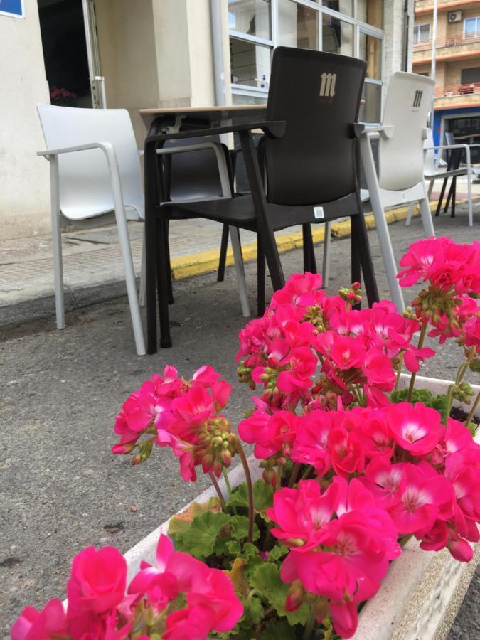 Hotel Delphos Moraleja Bagian luar foto