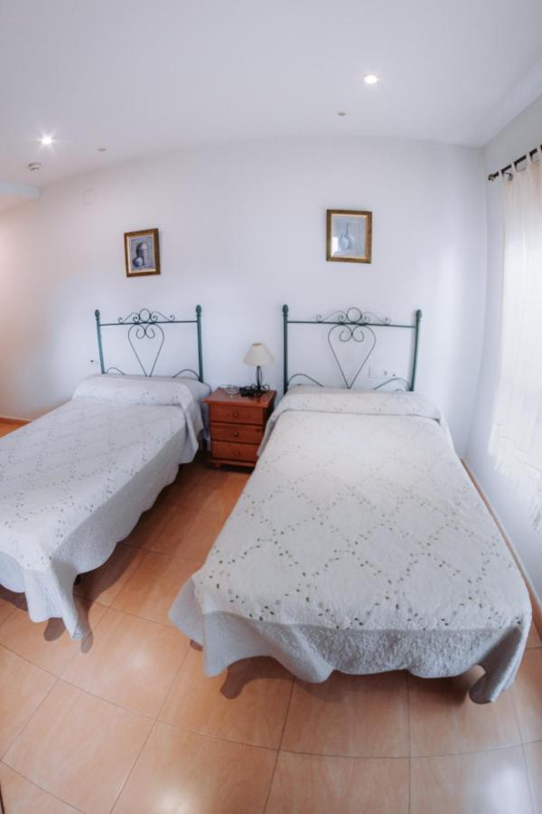 Hotel Delphos Moraleja Bagian luar foto
