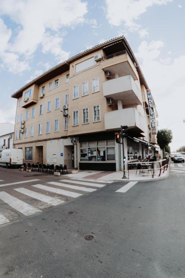 Hotel Delphos Moraleja Bagian luar foto