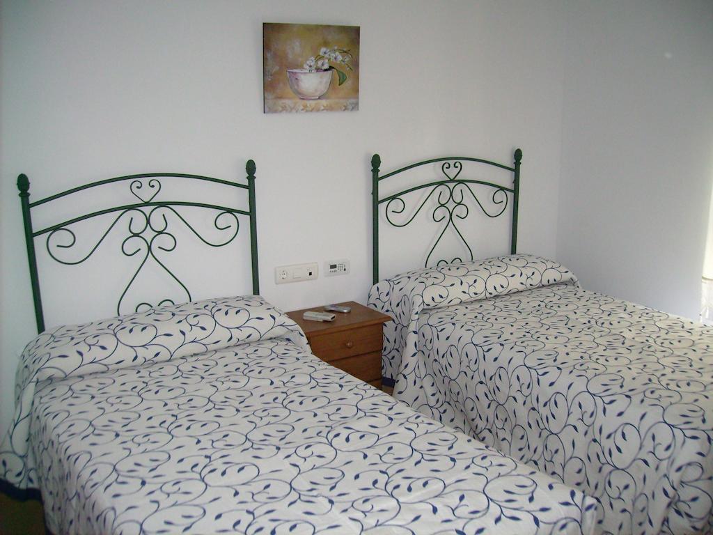 Hotel Delphos Moraleja Ruang foto
