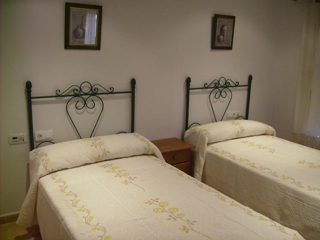 Hotel Delphos Moraleja Bagian luar foto