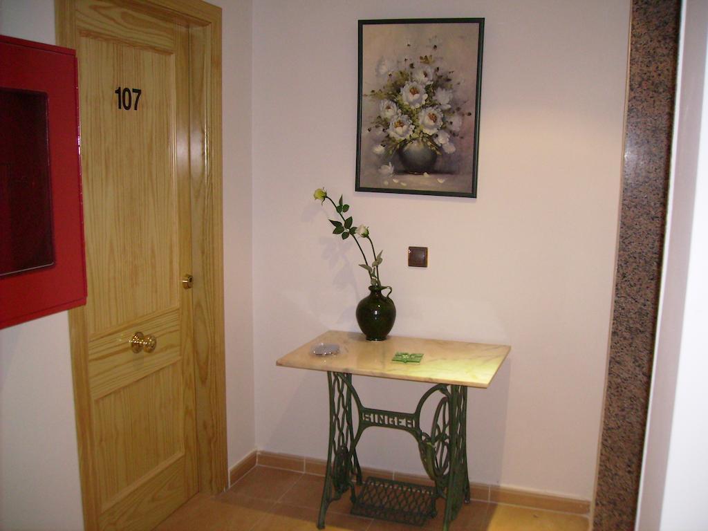 Hotel Delphos Moraleja Bagian luar foto